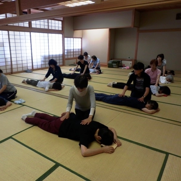 心とからだをゆるめる和みのヨーガ